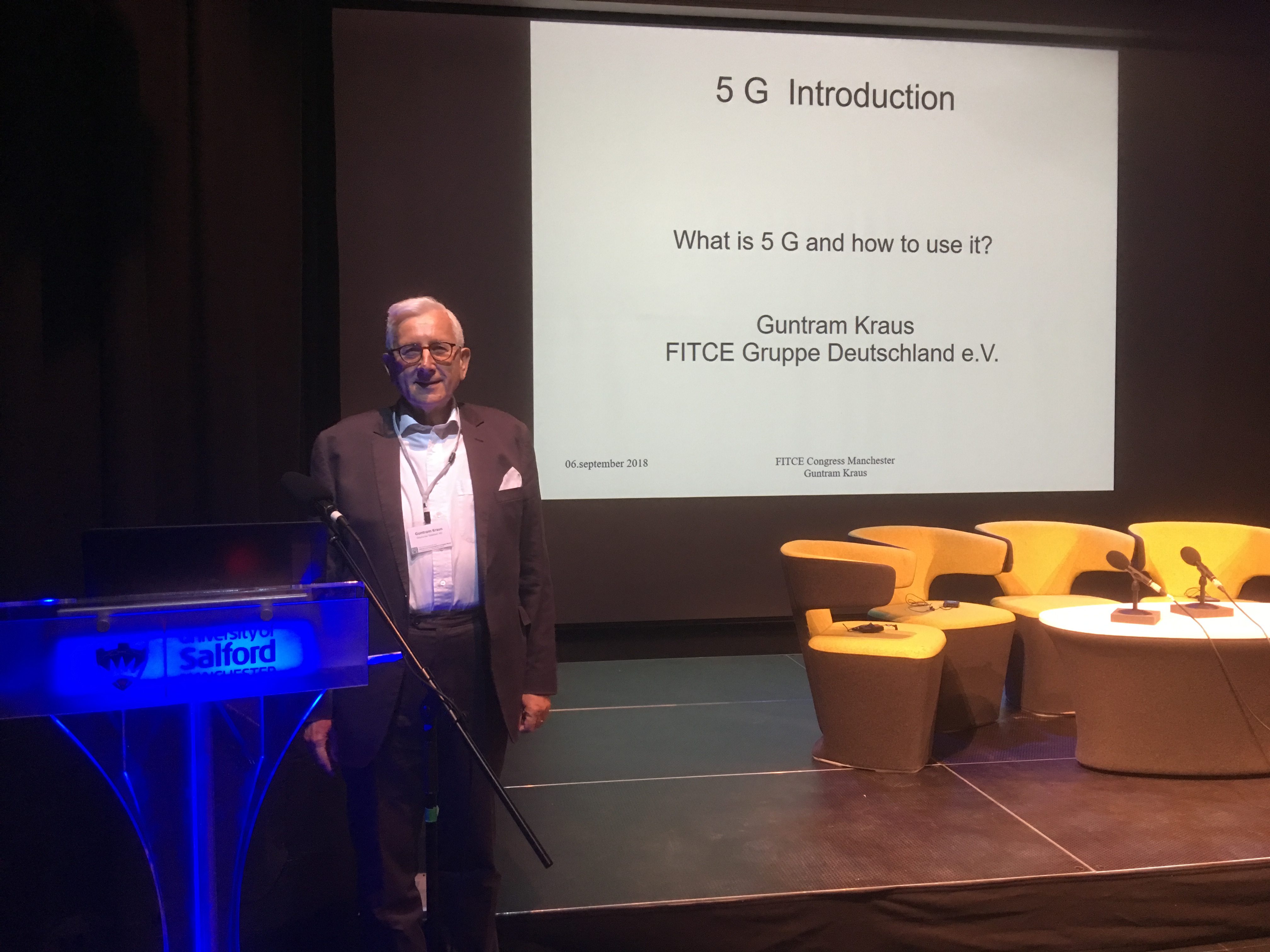 Herr Guntram Kraus leitet die Session 1 und gibt eine Einführung zum Thema Mobilfunk 5 G